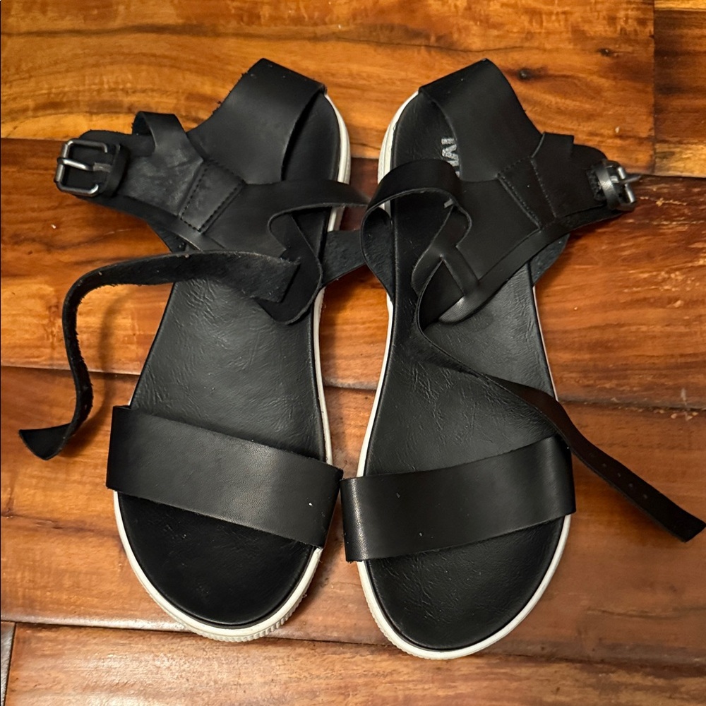 Mia Black Women's Strappy Flat Sandals